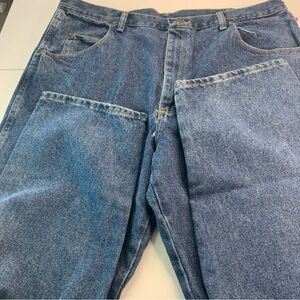 Wrangler Men's Relaxed Fit Blue Jeans